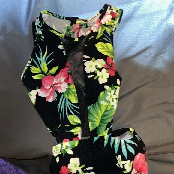 HP 🎊Floral Cutout Dress - Picture 7 of 9